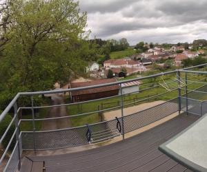 Photo T1 à Bains-les-bains avec balcon donnant sur la verdure, 1er étage - PANO 41 -