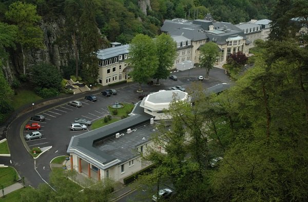 La station de Bagnoles sur l'orne avec sa forêt