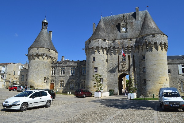 Jonzac et son chateau