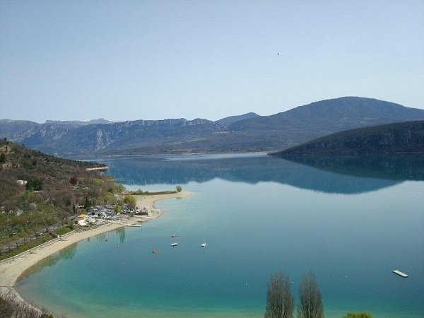 Le lac de Ste Croix dans les Alpes de Haute Provence