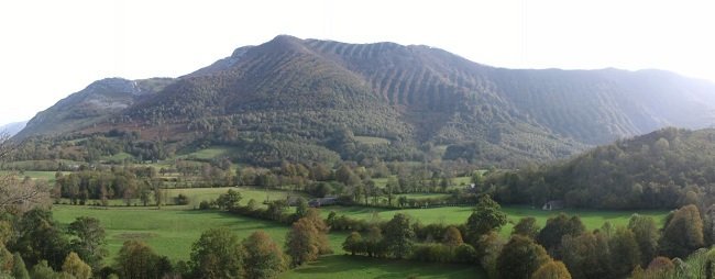 Le Massif de Pibeste dans les environs de Lourdes à proximité d'Argelès Gazost