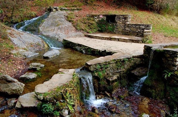 Une source dans les Pyrénées