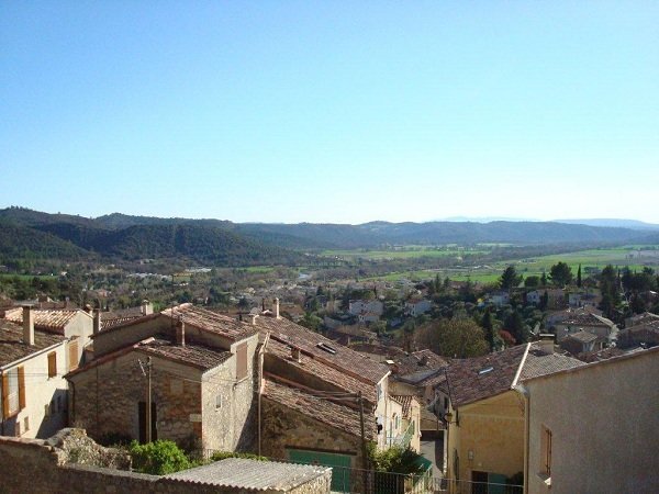 Vue sur le village de Gréoux les Bains depuis le chateau