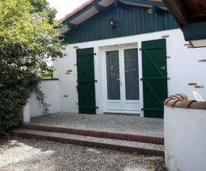 Photo Maisonnette avec un jardin arboré et calme à 2 km des thermes de Dax