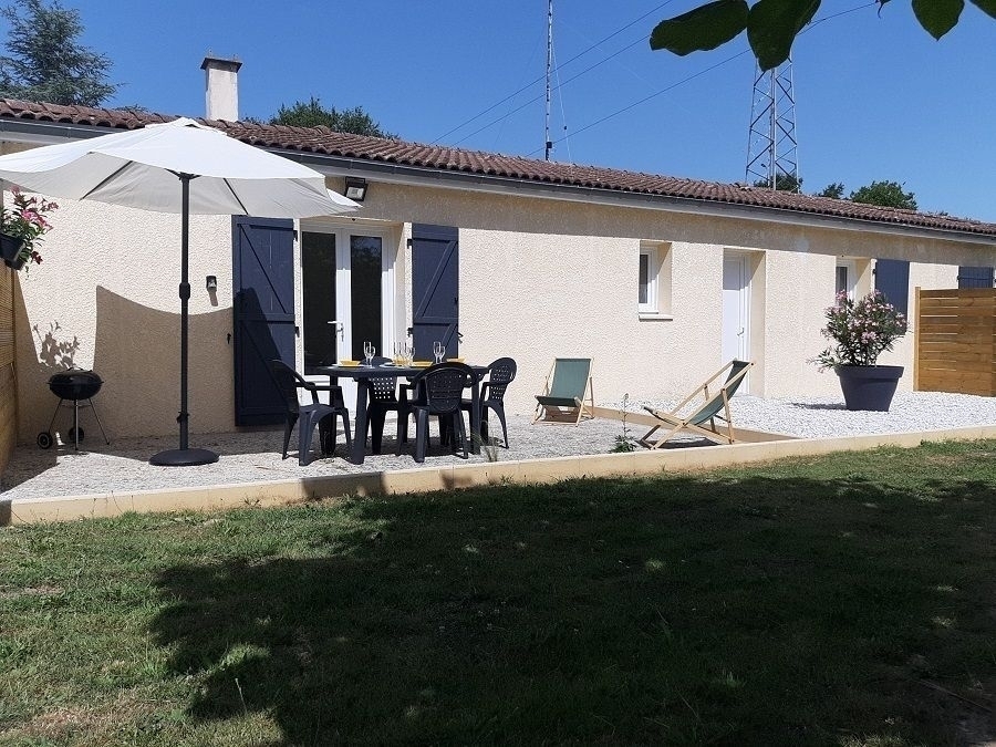 Gîte à Jonzac avec une belle terrasse