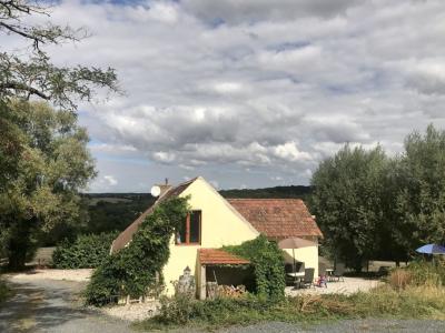 Photo Gîte avec piscine privée à 14 km de Bourbon-Lancy pour 2-4 personnes Photo Gîte avec piscine privée à 14 km de Bourbon-Lancy pour 2-4 personnes