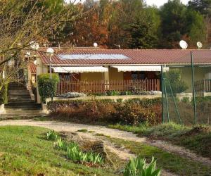 Photo Mazet avec climatisation, terrasse, piscine et 6 couchages pour les curistes de Gréoux les Bains