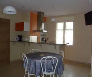 Photo AGRÉABLE APPARTEMENT DE 35 M2 AU 1ER ÉTAGE À 800 MÈTRES DES THERMES DE VITTEL