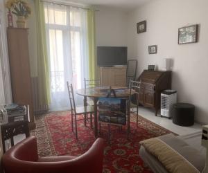Photo F3 centre-ville de Vichy 1er étage sans ascenseur avec 2 chambres 