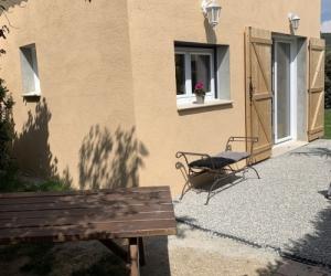 Photo Logement pour 4 personnes avec terrasse et jardin à proximité des thermes de Gréoux 