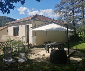 Photo Logement T1 indépendant avec terrasse et balcon à VALS-LES-BAINS 