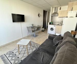 Photo Studio proche cure de Balaruc avec parking et loggia