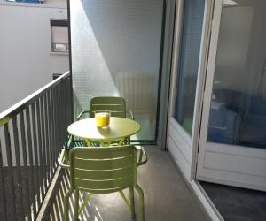 Photo Studio 2* lumineux, balcon, calme, centre ville Aix les Bains - 900 mètres des thermes