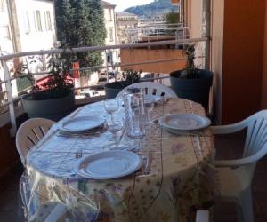 Photo Confortable T3 proche des thermes de Vals-les-Bains avec terrasse et parking