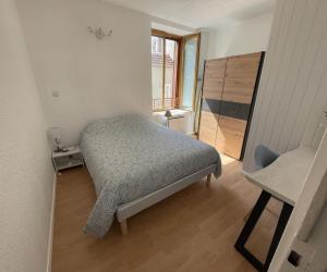 Photo Appartement avec un chambre séparée + terrasse + parking à Bourbonne-les-Bains