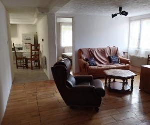 Photo Appartement dans maison en rez-de-chaussée avec terrasse et parking pour les curistes de Cransac