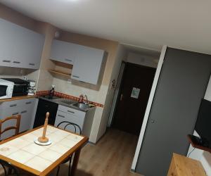 Photo Studio meublé avec WIFI et parking couvert à 550m des thermes