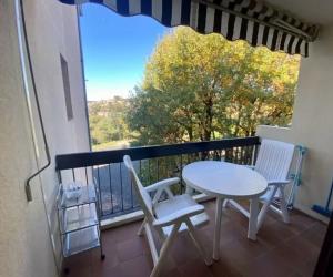Photo Grand studio avec 2 lits simples + balcon à 700 m des thermes de Gréoux
