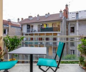 Photo Studio Emplacement de 1er choix centre ville et proche des Thermes Chevaley avec balcon