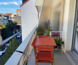Photo Charmant T2 refait à neuf à 350 m des cures et du centre ville, avec ascenseur et balcon