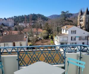 Photo Meublé T2 à côté des thermes de Châtel-Guyon avec balcon et lit en 160 -408-