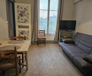 Photo T1 très calme dans une résidence hôtel du XIX ème siècle à 300 mètres de la cure de Vittel