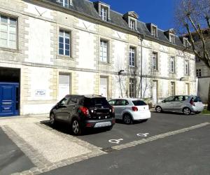 Photo Joli studio 30 m2 refait à neuf, lit 180, sur le port de Rochefort (450 m des thermes)