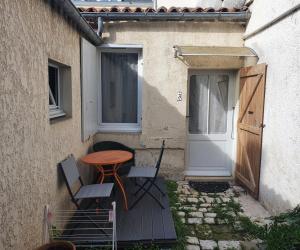 Photo Appartement au RDC sur cour à 250m des thermes . Résidence les Hirondelles