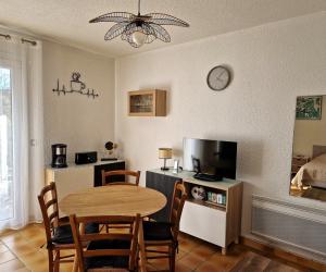 Photo Studio climatisé en rez-de-jardin situé à 250 m des Thermes de Gréoux Les Bains