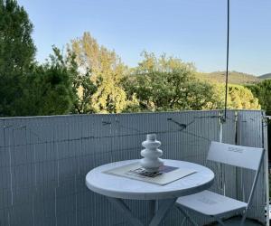 Photo Studio rénové à 600m des thermes de Greoux Les Bains (04800) 