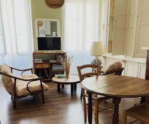 Photo T2 Lumineux en Centre-Ville – À 400m à Pied des Thermes de Salies-de-Béarn