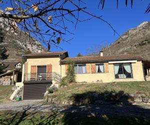 Photo idéale pour 1 ou 2  couples cures USSAT les BAINS ou AX les THERMES