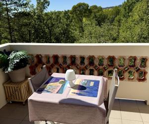 Photo Appartement avec 1 chambre, tout confort, vue sur château, accès piscine - Gréoux les Bains