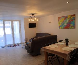 Photo Appt 55m2 en RdC, 6 couchages proche toutes commodités à Ax les Thermes                        