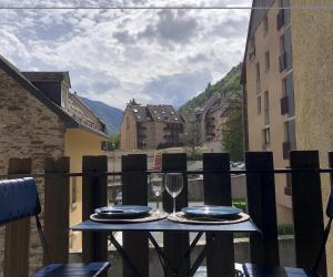 Photo T2 à Luchon avec parking, wifi, balcon, cave à 550 mètres des thermes