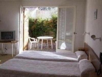 Photo Hôtel pas cher à Gréoux les Bains face aux thermes
